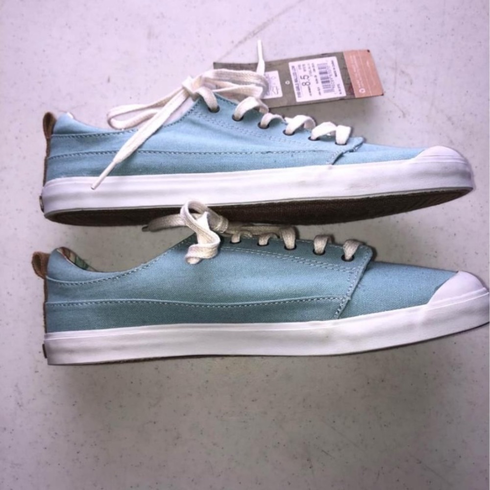 Reef women’s shoes size 8.5 NWT 24$